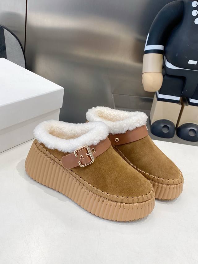 蔻依 顶级品质 最新Nama 羊毛一脚蹬 穆勒鞋 原版鞋底，全手工穿线，所有的位置刚刚好 ，网红爆款，顶级休闲度假系列 大咖网红一致追求此款，更是断货一度难求