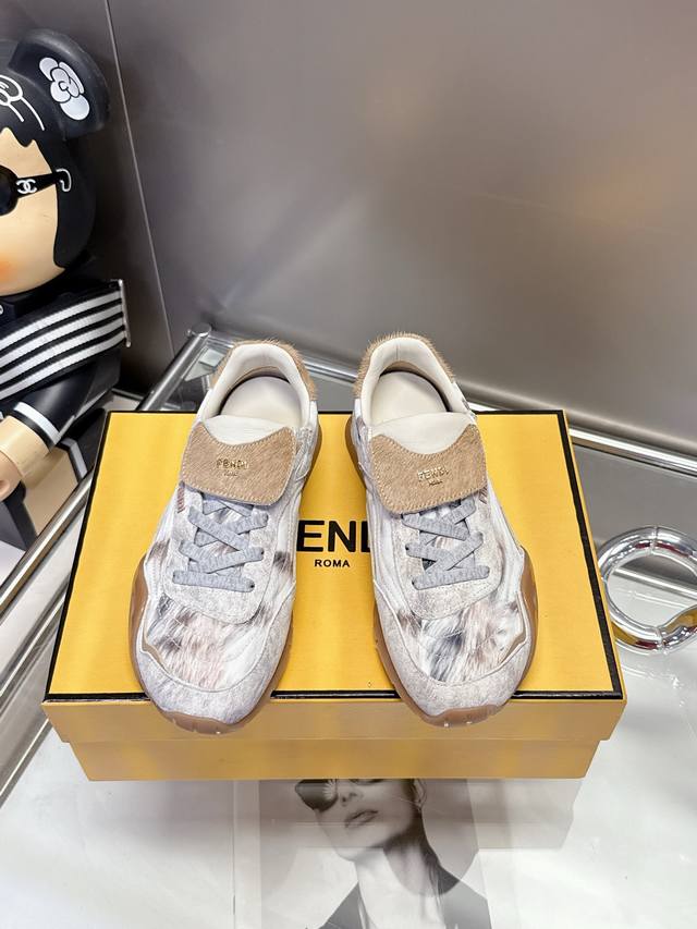 出厂价pp： 。35-40 41定做 Fendi 2025秋冬最新Wave pulse系带低帮运动鞋，把“潮”和“舒服”焊死了 高科技布料+泼墨设计，脚踩上去就