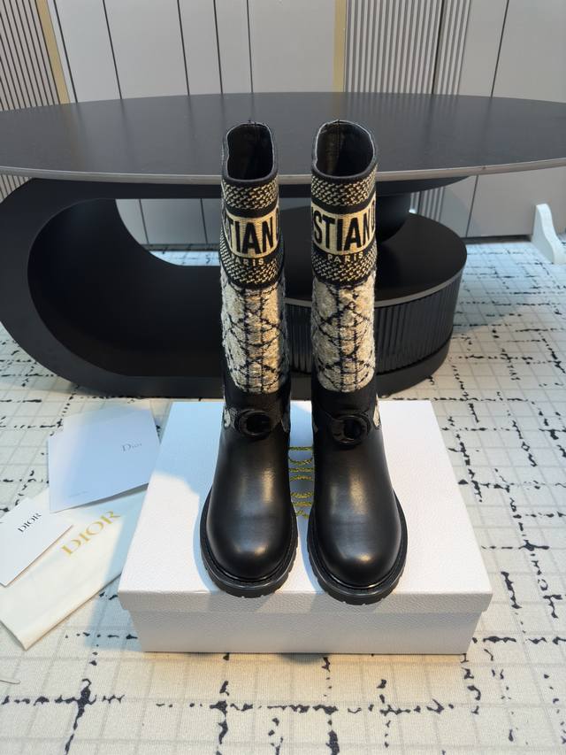 Dior 迪奥 25 2025秋冬新品 顶级版本 专柜主打新款D-Major藤格纹粗花呢骑士靴 硬货上新 代购级别！高级感十足！国内外博主刷爆的一款，复古又时髦