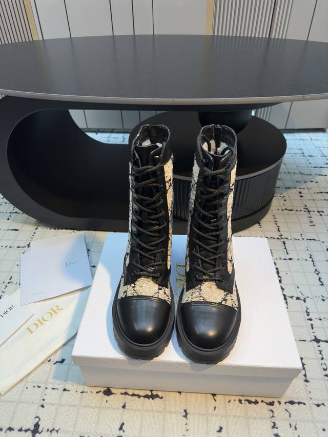 Dior 迪奥 25 2025秋冬新品 顶级版本 专柜主打新款D-Unit藤格纹粗花呢及裸靴 硬货上新 代购级别！高级感十足！国内外博主刷爆的一款，复古又时髦