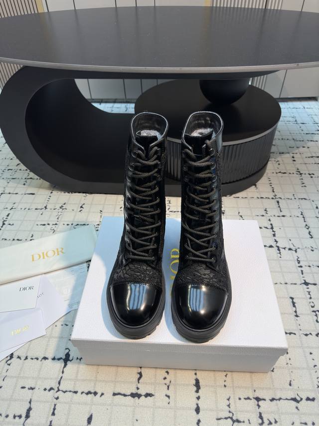 Dior 迪奥 25 2025秋冬新品 顶级版本 专柜主打新款D-Unit科技面及裸靴 硬货上新 代购级别！高级感十足！国内外博主刷爆的一款，复古又时髦 上脚美