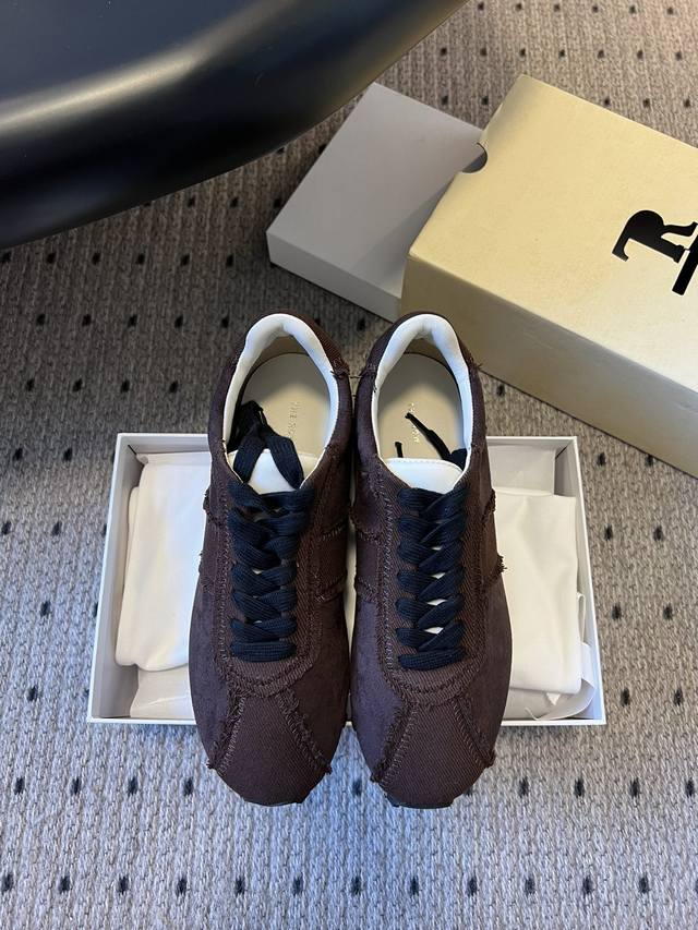 莞产 The Ro* 小众复古布面运动阿甘鞋 鞋面用拼接材质：黑色款是哑光尼龙 帆布，棕色款是绒面革+帆布拼接，表面带有做旧缝线 毛边细节，营造“轻复古”的松弛