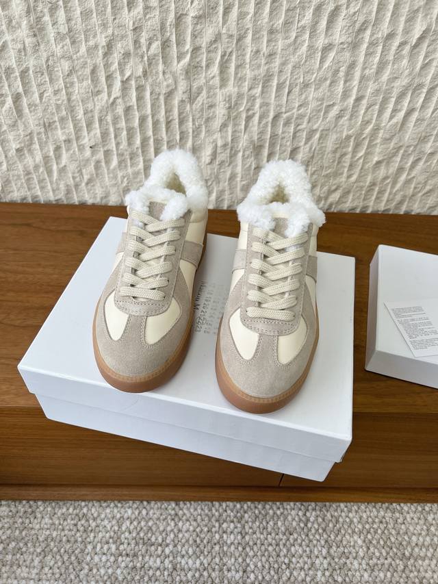 G295 Maison Margiela 马吉拉 25Ss新品 绒里 厚底 德训鞋 Mm6厚底德训鞋来啦 太戳时髦点了 色调柔和又高级 厚底设计悄悄增高还特显腿