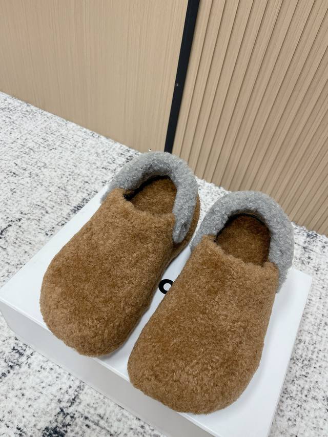 顶级版本： Crocs 25Ss 羊毛洞洞鞋 卡骆驰明星 原环保材料,风靡全球的四季皆宜的鞋！ 美国休闲鞋履品牌 卡骆驰 Crocs Classic Mega