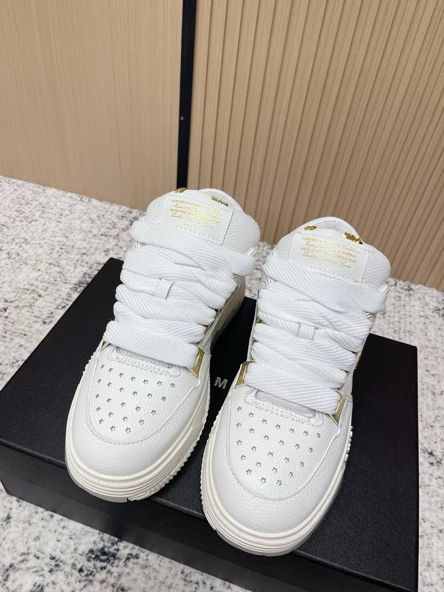 出厂:情侣 独家顶级版本 A*Miri埃米尔2025Vs情侣面包休闲鞋系列 情侣面包休闲鞋 官网同步更新情侣款最新配色 注意区分细节 接受一切对比，经反复开模数