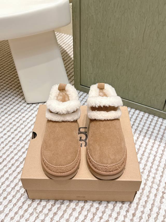 代购级 Ugg Tazz系列雪地靴，经典澳洲设计，采用再生环保翻毛皮+民族风编织细节，复古感满满计。内衬10Mm澳洲美利奴羊毛，柔软又保暖，寒冷季节穿着超舒适。