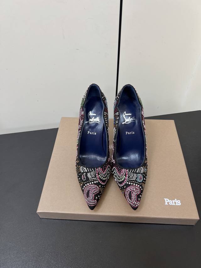 Christian Louboutin路铂廷Cl 红底鞋 25Ss最新Cl尖头水钻高跟鞋 Bs明星同款，平台主播、网红博主倾情演绎，时尚优雅气质 尽显性感妖娆女
