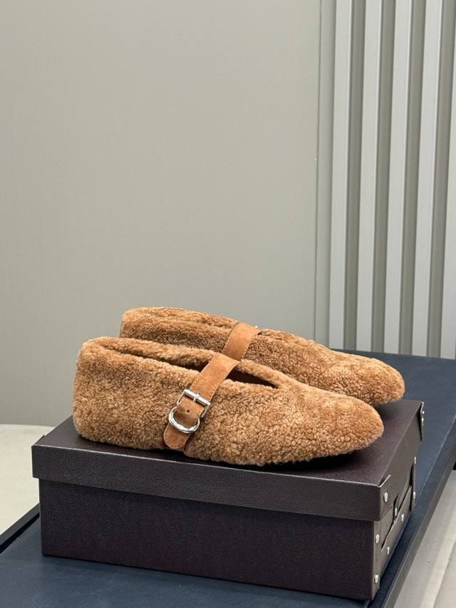 G101 Alaiafw25 New Arrival～ 阿莱～ 25秋冬 羔羊毛玛丽珍新品 柔软舒适，关键还这么好看 必入单品哦 Size 35-41