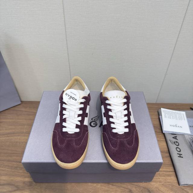 Hogan霍根 25最新platform系列休闲 运动鞋 德训鞋 顶级版本 情侣款 原版购入开发 做货 这款platform系列运动休闲鞋，线条勾绘，重构风格，
