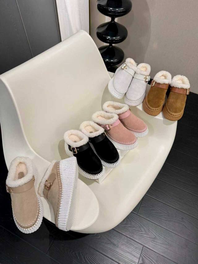 2025， 蔻依Chloe专柜同步上市新款休闲鞋。，春夏款广升 风靡整个时尚圈以来，多色多款，这款面料使用进口牛反绒，内里，采用真羊毛。，质地清爽透气不焖脚 时