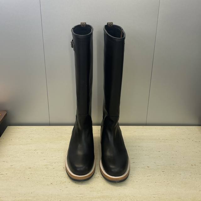 工厂p价p Louis Vuitton* 2025秋冬新款 Biker 朋克风格机车及膝女长靴 Lv字母Logo五金老花皮带扣厚底圆头低跟拼色一脚蹬高筒骑士靴