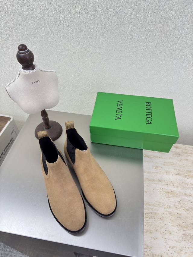Bottega Venet* 染色真皮大底 男女款 Astaire 切尔西松紧短靴 男10 原版一比一做法 一致五金 杏色 高丝光牛反绒皮 当今流行的又一趋势