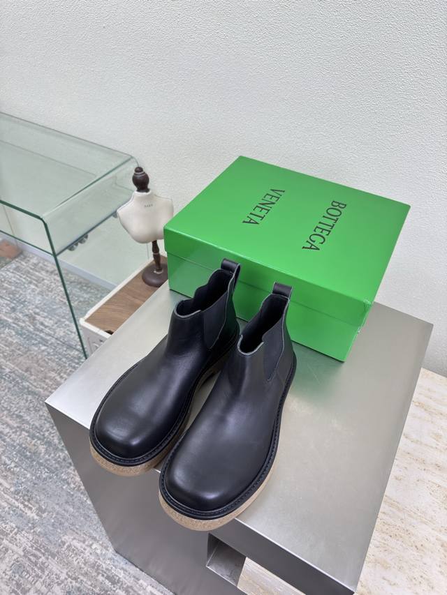 Bottega Venet* 男女款 Astaire 乐福单鞋 厚底 男10 原版一比一做法 一致五金 黑色打蜡 小牛皮 当今流行的又一趋势 天花板啦 双色百搭