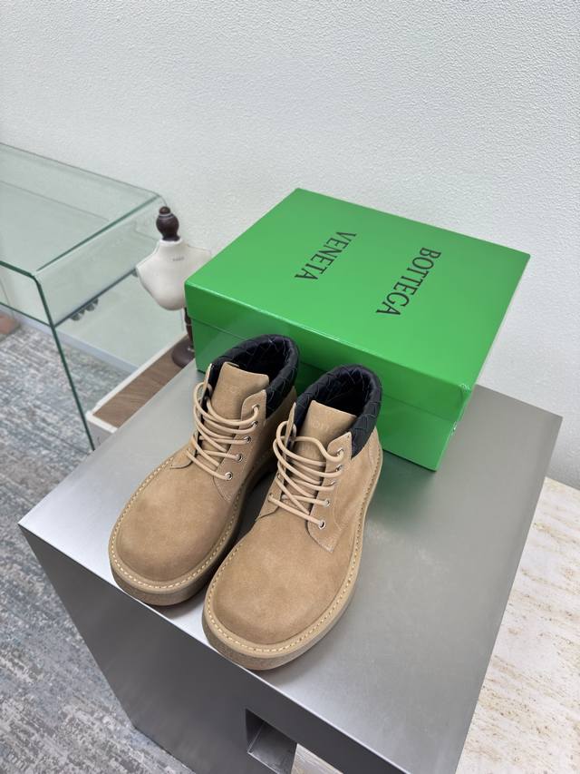 Bottega Venet* 男女款 Astaire 乐福单鞋 厚底 男10 原版一比一做法 一致五金 杏色 高丝光牛反绒皮 当今流行的又一趋势 天花板啦 双色