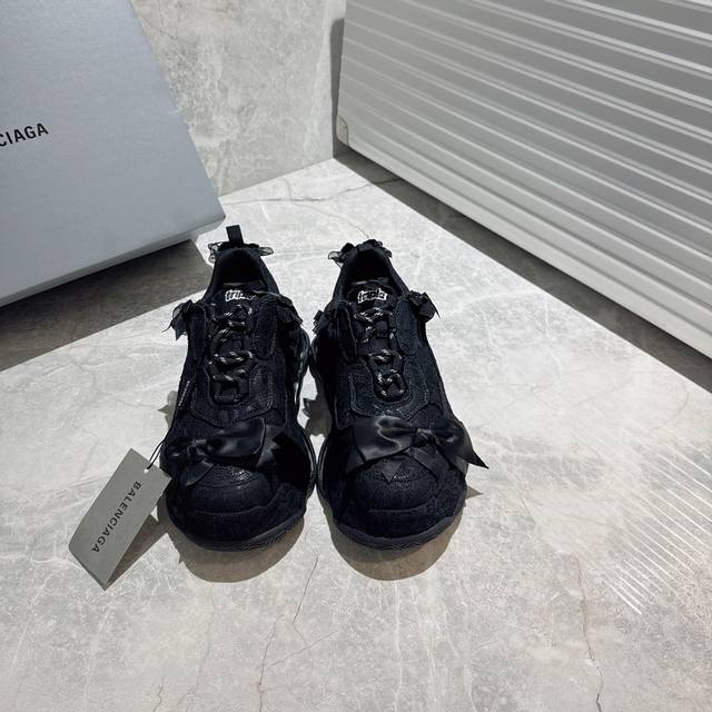 巴黎世家 最新一代蝴蝶结 一代 1.0 Balenciaga Triple S 巴黎世家 19官方发售气垫版本官方纯原版本 全码出货通知正确字体电绣 粗细、位置