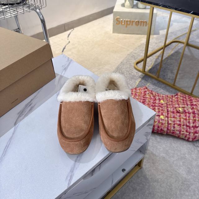 秋冬新品一脚蹬羊毛便鞋.塔茨勒 鞋面：牛剖层革 区别市场普货羊皮 鞋口：A级羊皮毛 内里：纯羊毛 鞋底：轻翼外底 Eva-官网同步四层底 区别市场普货底 底厚：