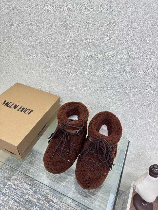 Moon Boot 月亮靴 毛卷 短靴 厂价p 王鹤棣虞书欣也在穿的单品 是谁在秋天就开始期待滑雪了 解锁王鹤棣虞书欣等 一众明星都在穿的滑雪必入单品 Moon