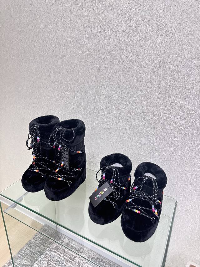 Moon Boot 月亮靴 黑色圣诞款 厂价p 王鹤棣虞书欣也在穿的单品 是谁在秋天就开始期待滑雪了 解锁王鹤棣虞书欣等 一众明星都在穿的滑雪必入单品 Moon
