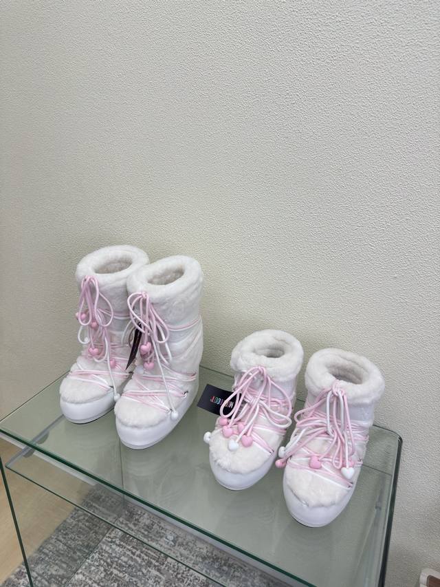 Moon Boot 月亮靴 白毛款 配皮 厂价p 王鹤棣虞书欣也在穿的单品 是谁在秋天就开始期待滑雪了 解锁王鹤棣虞书欣等 一众明星都在穿的滑雪必入单品 Moo