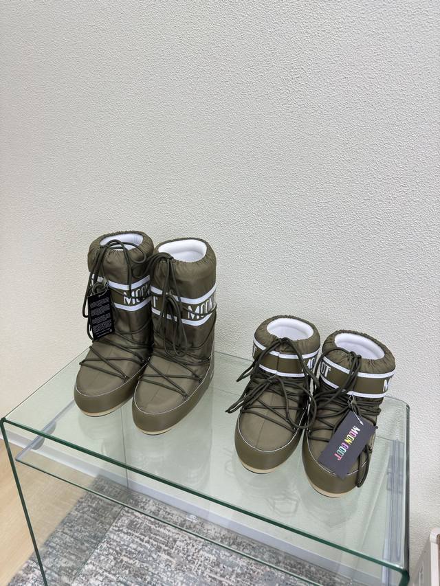 高靴 Moon Boot 月亮靴 压菱格款 厂价p 王鹤棣虞书欣也在穿的单品 军绿色 是谁在秋天就开始期待滑雪了 解锁王鹤棣虞书欣等 一众明星都在穿的滑雪必入单