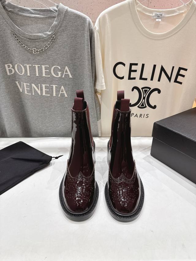 圣罗兰Ysl 25Ss爆款平底布洛克英伦风切尔西短靴乐福鞋，全新升级力推单品明星同款 舒适度非常好，值得拥有 成品极具流行风潮，能承受时间的检验 秋冬力推单品，