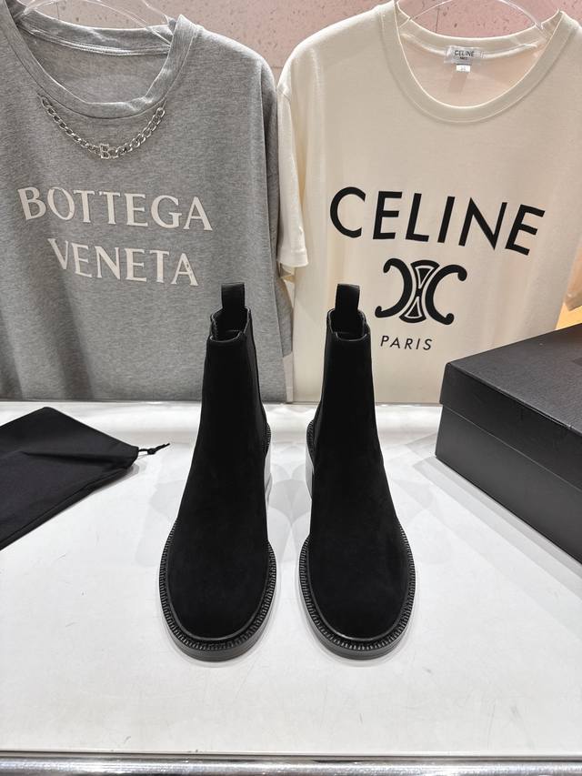 圣罗兰Ysl 25Ss爆款平底布洛克英伦风切尔西短靴乐福鞋，全新升级力推单品明星同款 舒适度非常好，值得拥有 成品极具流行风潮，能承受时间的检验 秋冬力推单品，