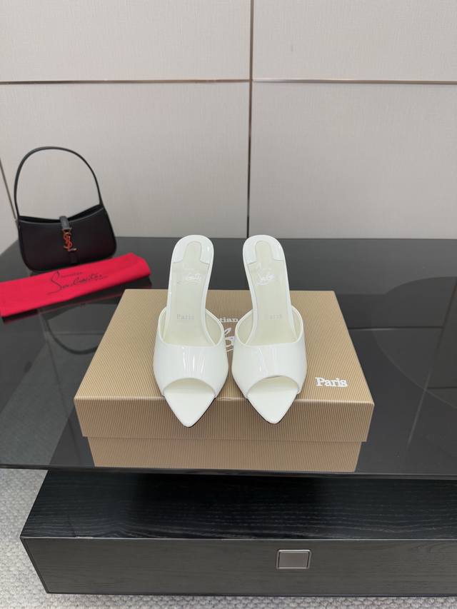 顶级版Christian Louboutin 2025S原版Cl全新秀款高跟鞋～ 时装走秀红底凉鞋 新款红底金属跟火红玫瑰高跟鞋 没什么好说的就是一整个美疯#致
