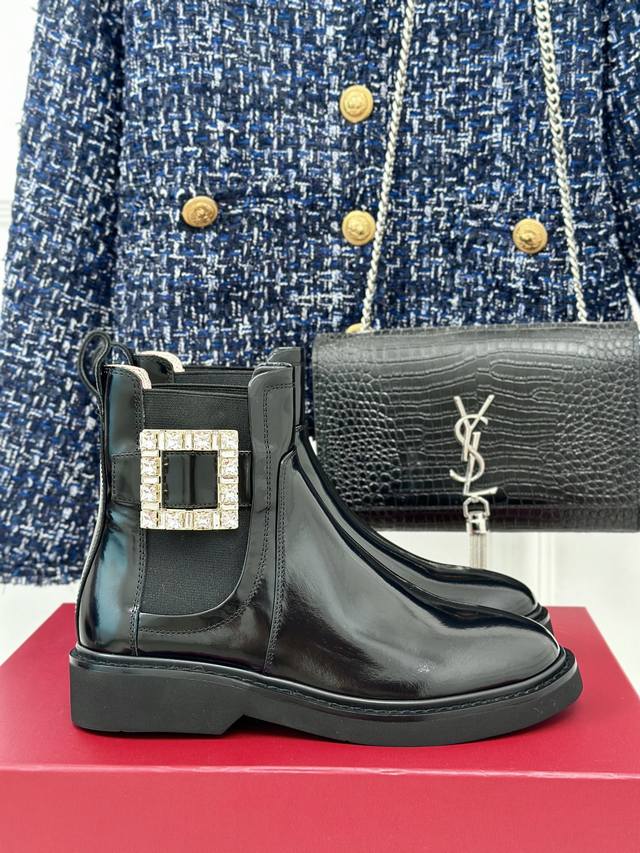 厂价 Roger Vivier｜Rv经典秋冬 水钻方扣短靴 鞋面采用原版定制牛皮 内里垫脚混种羊皮 原版开模定制发泡大底 Size：35-39 40定制