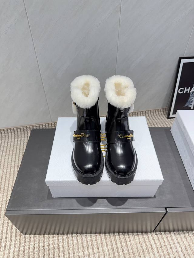 出厂：毛里 独家顶级版本 Dio*R迪奥2025Vs早秋经典爆款靴子系列 复古圆头短靴 原版复刻，细节完全区别，全新复古科技电绣风向标，时间抢眼，简约百搭不平凡