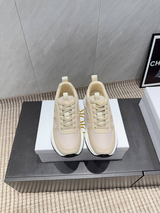 出厂 男款+10 独家顶级版本 D*Ior迪*奥最新情侣休闲爆款系列 情侣拼色休闲鞋 以经典球鞋的版型为基础 加入解构元素设计 经典品牌数字Logo在鞋尾完美呈