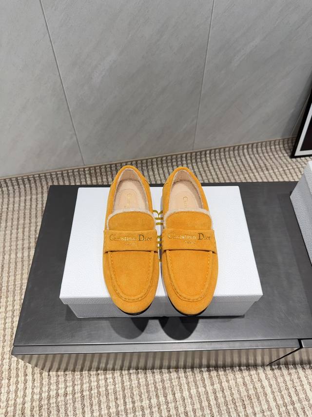 出厂: 独家顶级版本 Dior迪奥~25Vs秋冬爆款乐福鞋系列 圆头毛里乐福鞋 一款不会撞衫的鞋子、简约的隔板设计上斑点的大底、鞋面真丝卷毛、秋冬季必备款、无论