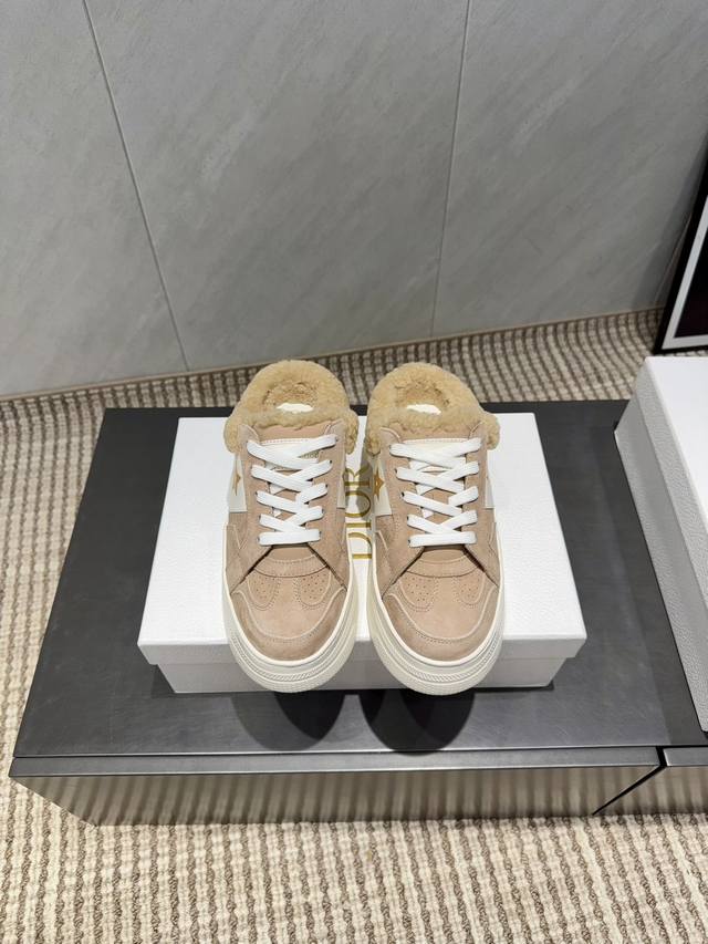 出厂:厚底毛里 独家顶级版本 D*Ior2025Vs早秋最新爆款休闲小白鞋系列 五角星厚底休闲鞋 这款D*Ior Star运动鞋延续经久不衰的轮廓，采用白色牛皮