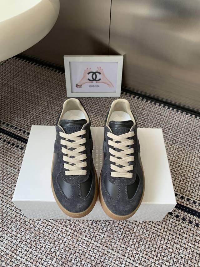 Maisonmargiela Mm6 马吉拉 厚底 德训鞋 原版购入开发 做货 鬼才设计师品牌 一个轻奢品牌 这一款德国训练鞋延续了经典的T形真皮拼接设计 经过