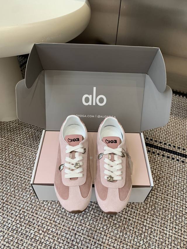 配件20 Alojisoo智秀最新联名款 Sunset系列 德训鞋 休闲鞋 美国瑜伽服品牌超火的Alo 智秀Jisoo参与设计联名款 欧美明星私服首选 这系列真