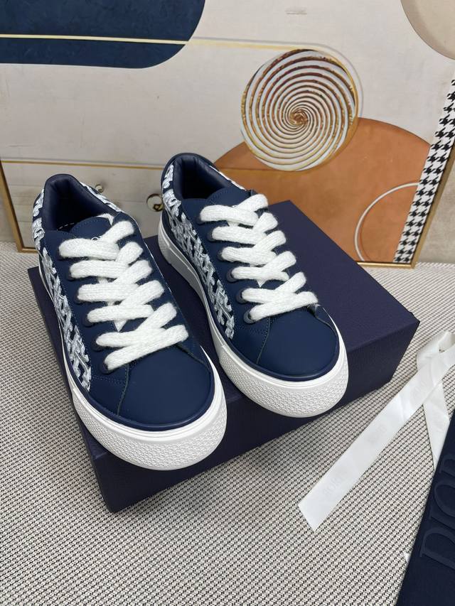 刺绣 顶级版本 Dio 迪奥B33系列 情侣款休闲时尚 原版购入开发做货 采用迪奥灰牛皮革精心制作，侧面饰以同色调 爆款 Diamond 图案帆布镶片。 爆款