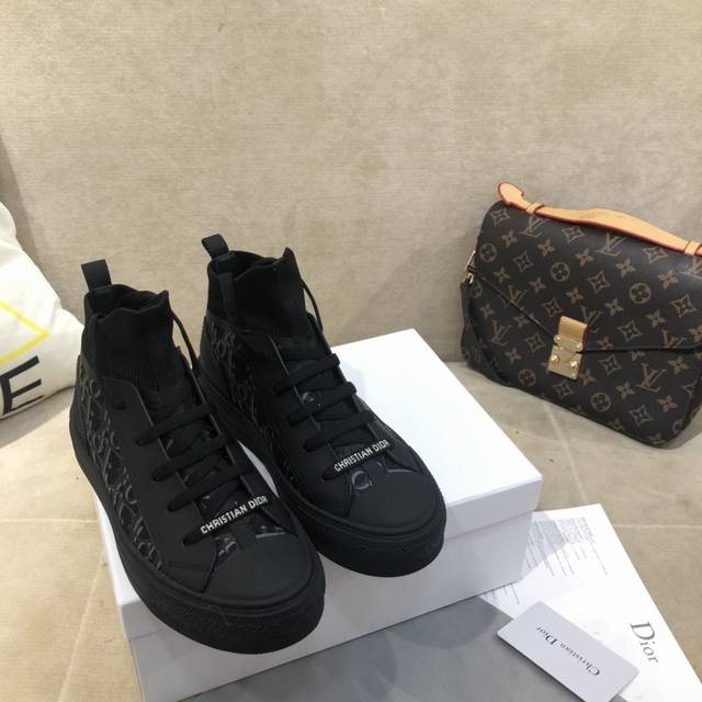 升级板J'adior 逆天爆款袜子鞋， 花园鞋Logo蝴蝶结搭配，黑白色百搭休闲， 早春首选袜子鞋舒适度 防滑.透气.耐磨.轻便.绝对无与伦比满足你的内心而且穿