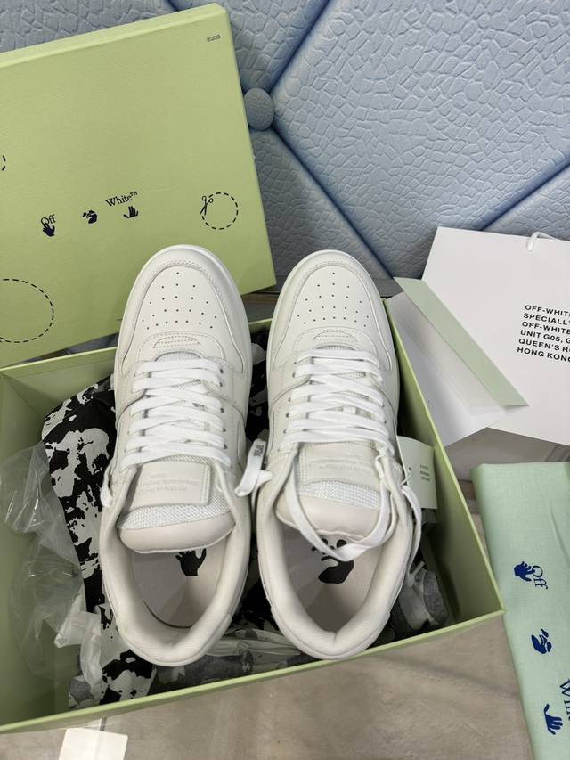 顶级版本 Off White新品上新情侣款 潮牌高版本高靴，官网同步现货供应Off White经典箭头→标撞色标志潮范十足，是经典板鞋时尚百搭必选款喔 面料：进