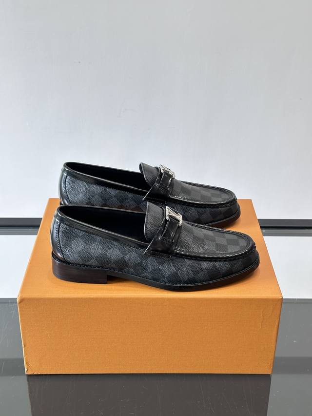 L.V~高端男士正装休闲皮鞋，经典款，高端大气，进口牛皮打造，小牛皮透气内里，真皮大底，顶级品质！ p： ，Size：38-44 45定制