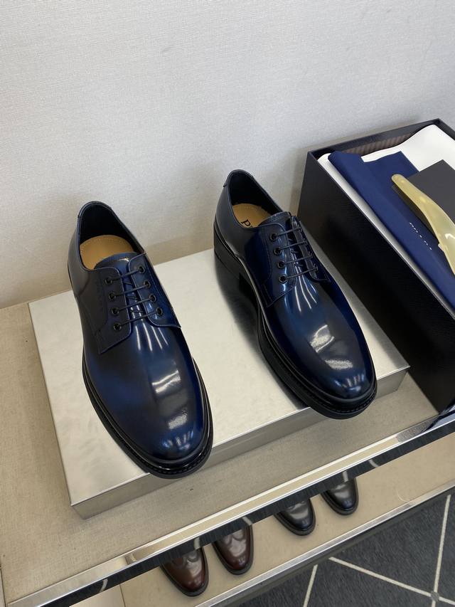 pra＊ 顶尖工艺，走秀款 码39一44 5－10 ： 走秀皮鞋！纯正高品质可1：1比较！面料：原版小牛皮！内里：小牛皮！固特异手工款！原材质Tpu防滑大底，