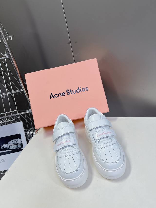 Acne Studios 24Ss 最新厚底休闲魔术贴笑脸小白鞋渠道牛货！莞货 难得一见的好货！ 最受欢迎的单品当属小白鞋，可以搭配出N种风格，无论你想扮成帅气