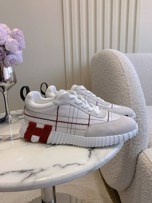 出厂价p 顶级版本 Herme*家配货首选鞋履！专柜大热情侣款 H家经典款.每一季都会出很多颜色 绝对是最值得买的配货之一 有遇到的男神女神真的不要错过！！ 他