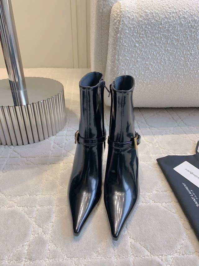 出厂价p Ysl新款高跟短靴 原版购入开发 秋冬百搭显瘦神器 内侧拉链设计方便穿脱 鞋面原版牛皮 内里垫脚羊皮 意大利真皮大底 跟高7.5Cm 尺码35-39