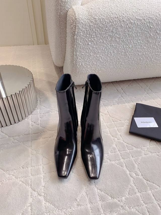 出厂价p Ysl新款粗跟短靴 酷帅的切尔西踝靴 轻松打造张扬帅气风格 拉长腿部线条 鞋面牛皮 内里垫脚羊皮 意大利真皮大底 跟高7Cm 尺码35-39 34 4
