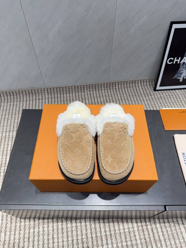 出厂: 独家顶级版本 L驴牌2025Vs冬季新款毛鞋系列 圆头厚底毛拖鞋 原版细节，超正版型，超级好看，上脚超大气，自带气质，时尚运动风，舒适度特别棒 面料:原