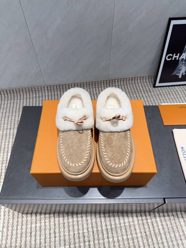 出厂: 独家顶级版本 L驴牌2025Vs冬季新款毛鞋系列 圆头厚底毛鞋 原版细节，超正版型，超级好看，上脚超大气，自带气质，时尚运动风，舒适度特别棒 面料:原版