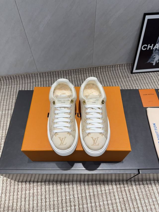 出厂: 顶级独家首发 圆头厚底休闲鞋 Lv 25秋冬首发真的又是新一款王炸新款，姐妹们，上脚太好看啦专柜购买原版一比一开发，所有细节，材料，品质，跟专柜无区别，