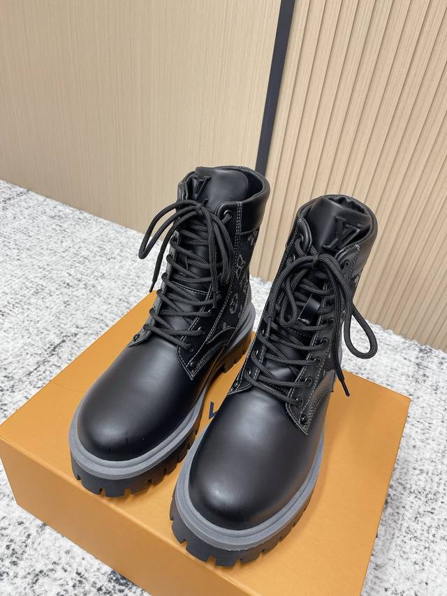 工厂p价p 男款+20 顶级高版本 代购品质 原版开发Louis Vuitton 路易 威登 2025Ss新品情侣款平跟系带短靴子。Lv新款抢手平跟男女同款马丁