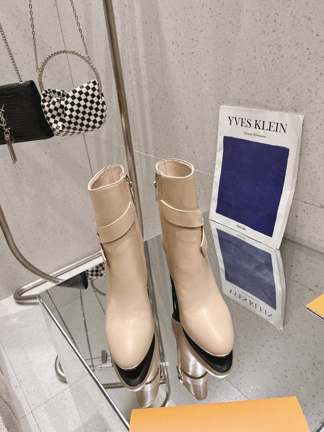 工厂p价p 顶级高版本 代购品质 原版开发Louis Vuitton 路易 威登 Ss新款Silhouette女士高皮带扣短靴。Lv新款抢手高跟短靴子爆款，In