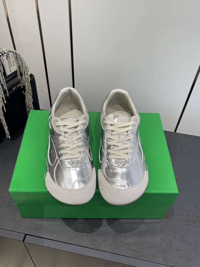 Bottega Veneta Bv Orbit Flash 复古休闲鞋 阿甘鞋 德训运动鞋 Sneaker科技尼龙和绒面打造，灵感来自复古球鞋 全新演绎经典运动