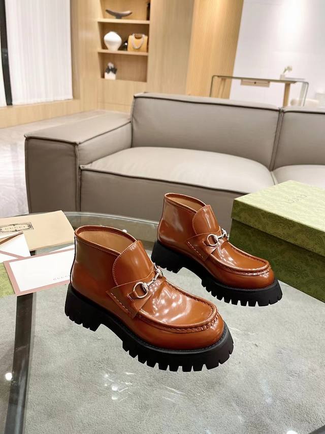 Cucci古驰2025早春新品！原版开发高版本，男女款都有[]开边珠高邦矮靴款 ，女款35－41码， ，男款38－45码，品质保证始终如一，欢迎各位老板上图大卖